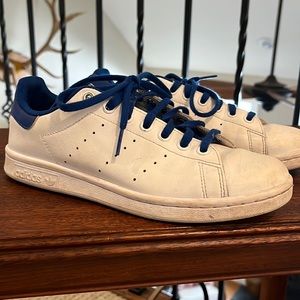 Adidas Stan Smith tennis shoes